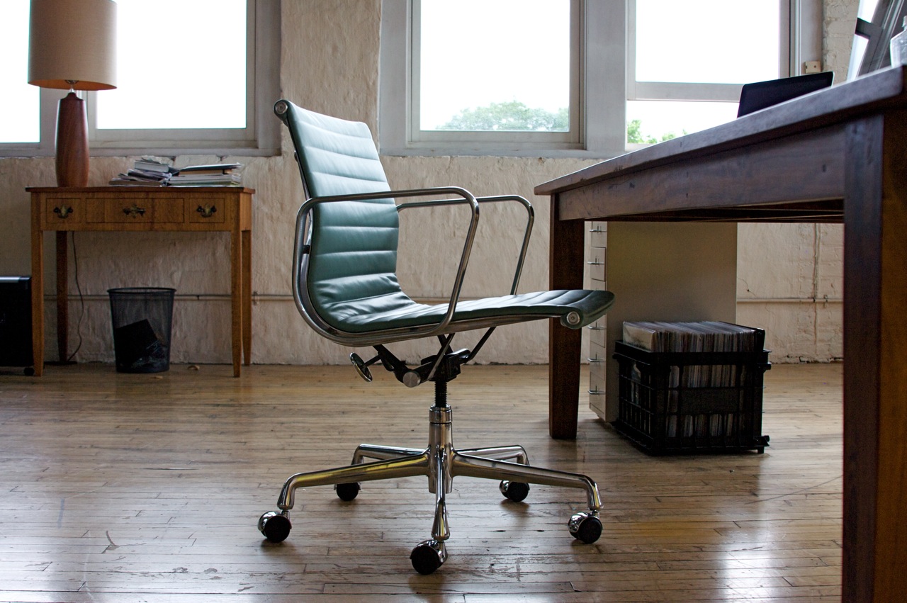 Eames EA108