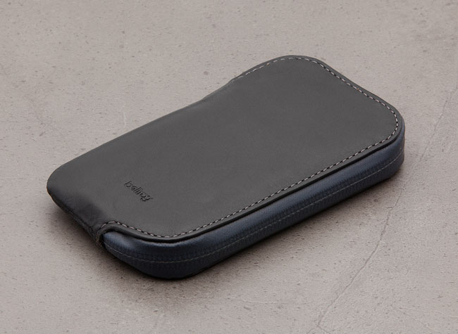 1_bellroy-weda-black-texture-bellroywebsite-01