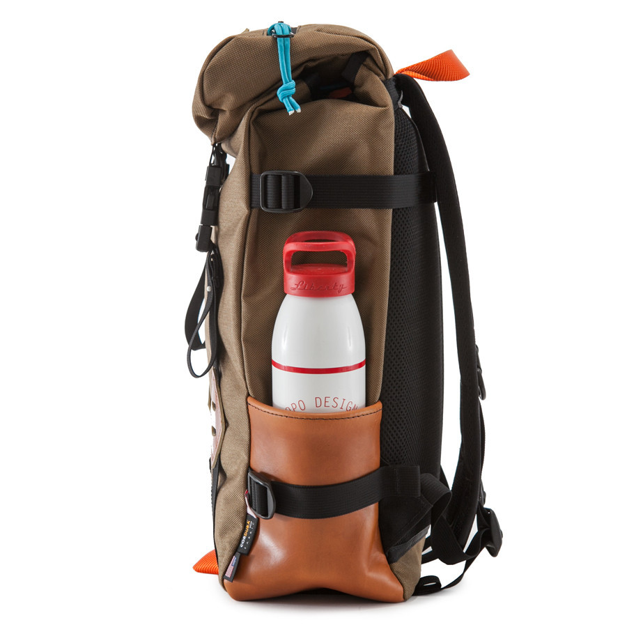 topo_designs_howler_klettersack_15L_water_bottle_1024x1024