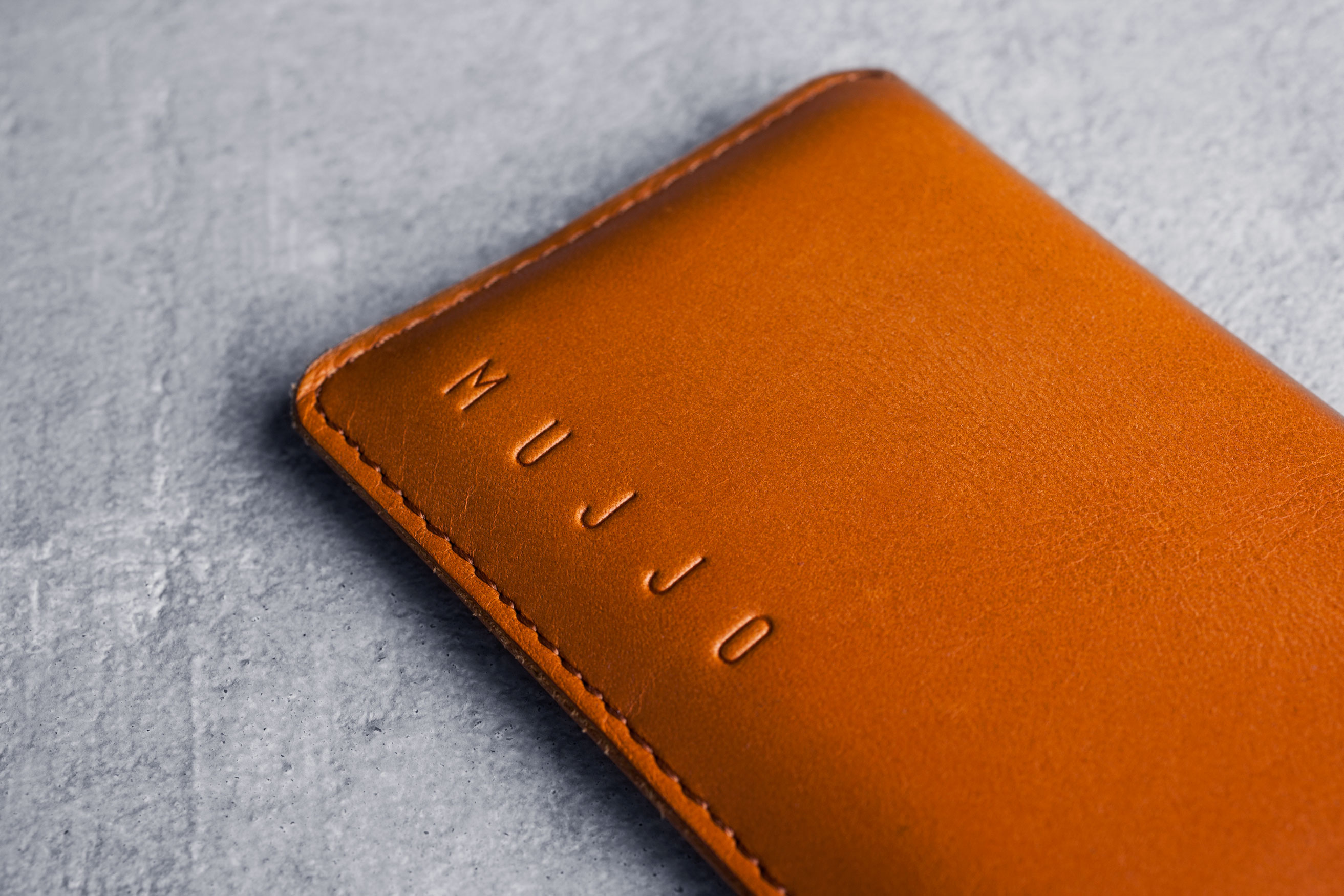 Leather-Wallet-Sleeve-for-iPhone-6-Tan-Lifestyle-502