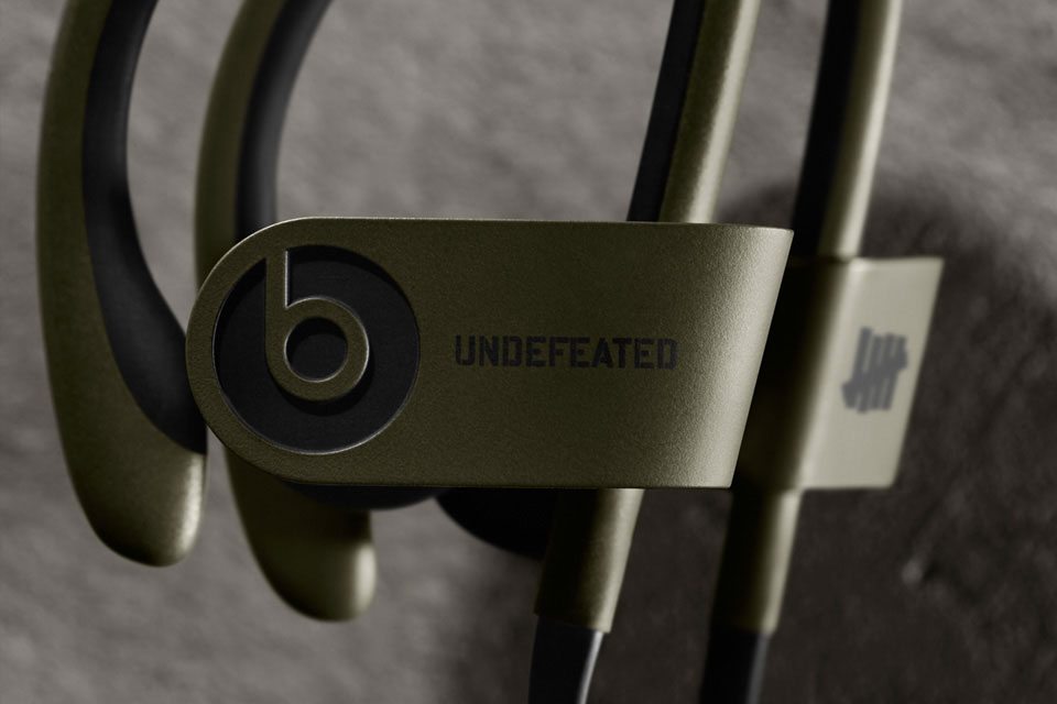 undefeated-x-beats-by-dre-limited-edition-powerbeats-2-wireless-0