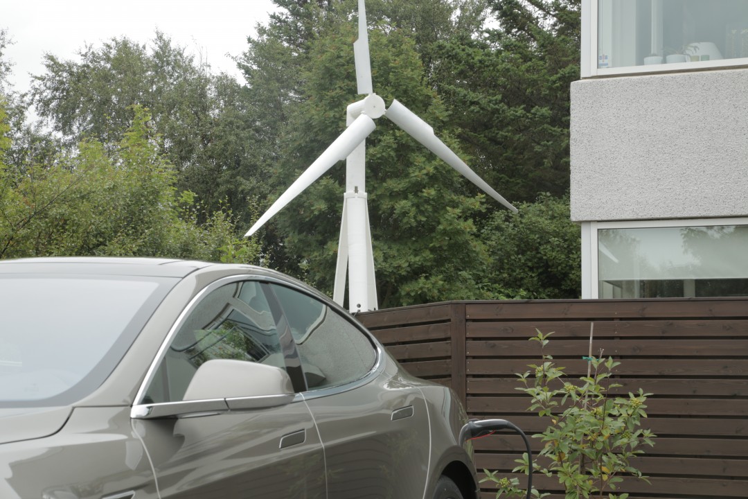 Trinity 2500 mounted and charging a Tesla Model S