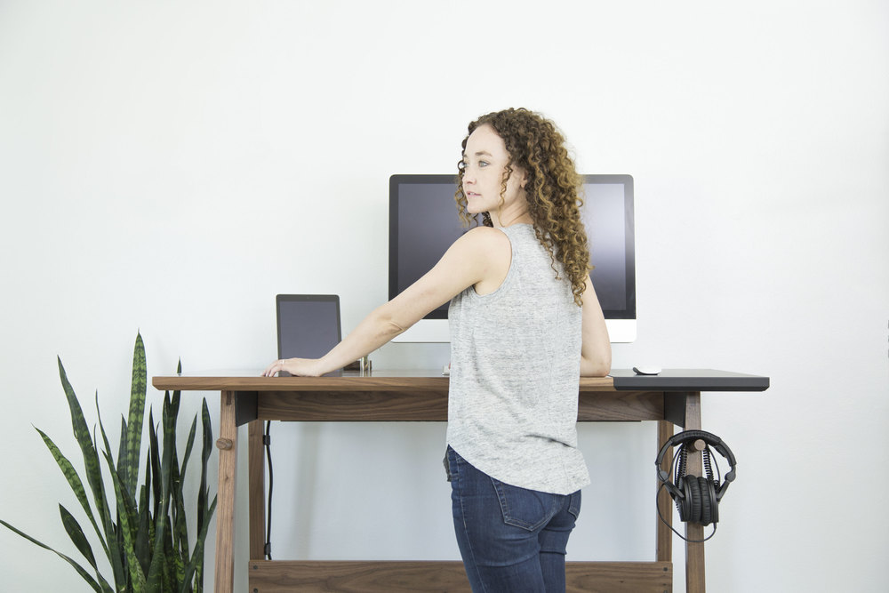 Artifox_Standing+Desk_Walnut_Stand_2