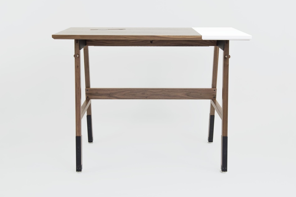 Walnut_Stand-DE_Seamless_01