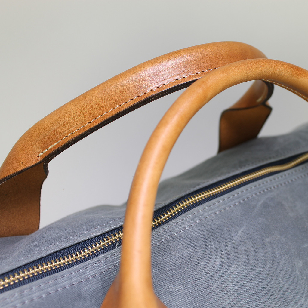 charcoal_waxed_voyageur_weekender_details_1024x1024