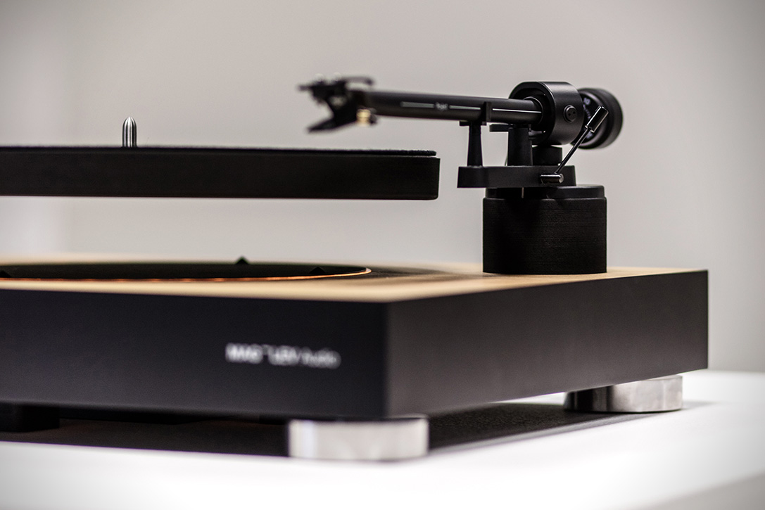 mag-lev-audio-levitating-turntable-3