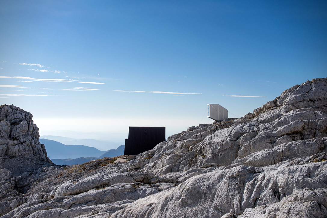 tiny-winter-cabin-on-mt-kanin-by-ofis-10